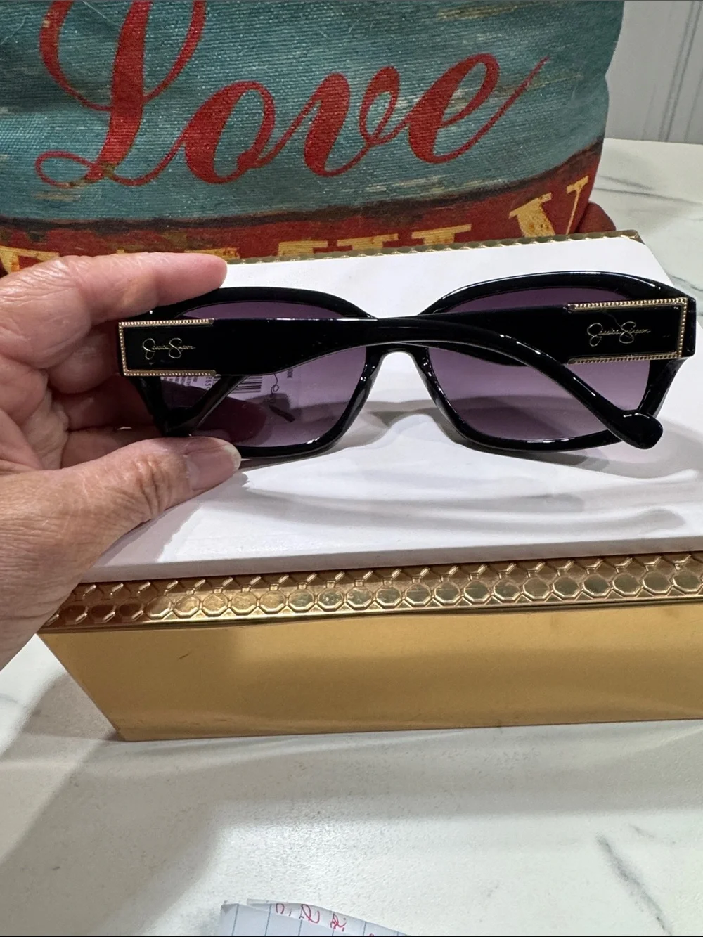 Jessica Simpson bold oversized